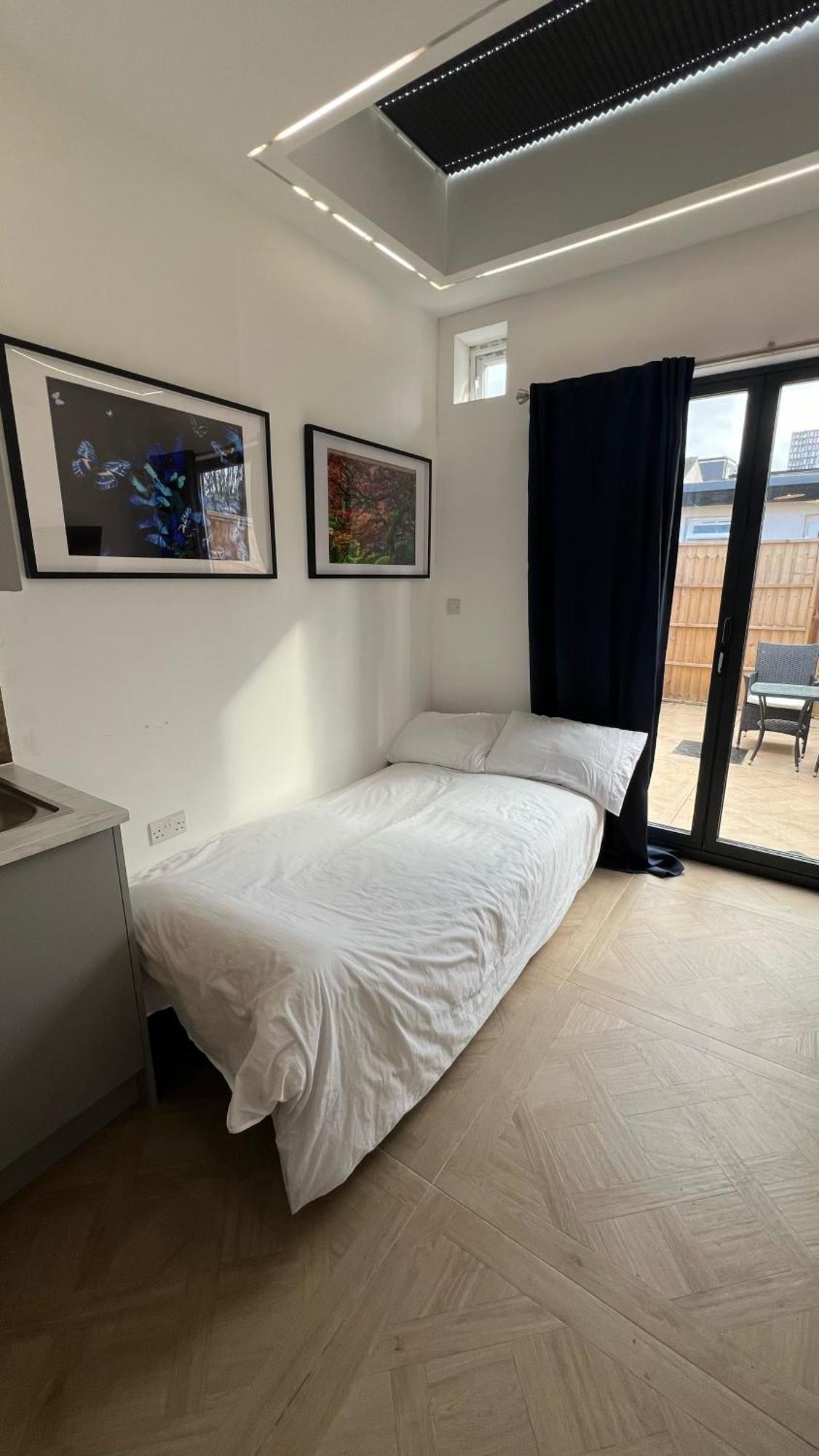 Luxurious London Studios Harrow Exterior photo